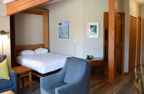 Sun Peaks Hotel | Cahilty Lodge