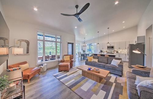 Priest River House | Elegant Priest Lake Townhome about 1 Mi From Lake