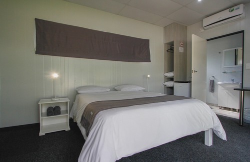 Thorny Bush Game Reserve Hotel | SleepOver Orpen Gate