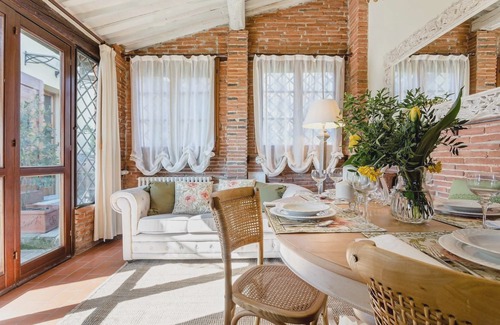Uzzano Villa | Rosyabate Cottage, with Private Garden and views between Lucca and Pistoia