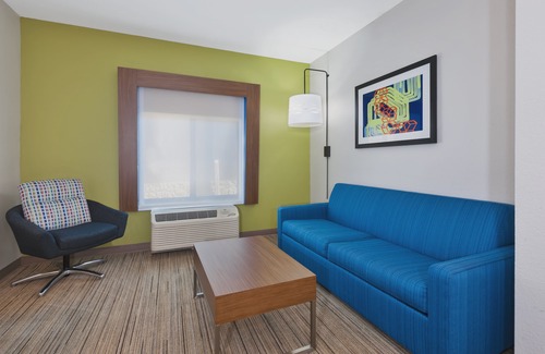 Three Rivers Hotel | Holiday Inn Express and Suites Three Rivers by IHG