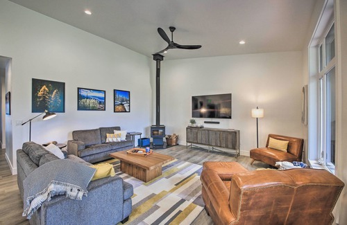 Priest River House | Elegant Priest Lake Townhome about 1 Mi From Lake