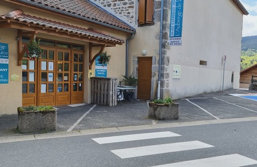 La Valla-sur-Rochefort Hotel | L'auberge De La Source