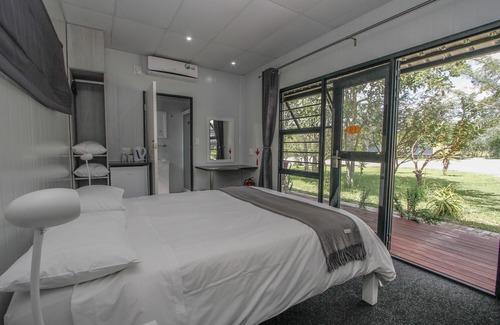 Thorny Bush Game Reserve Hotel | SleepOver Orpen Gate