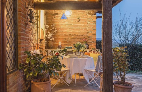 Uzzano Villa | Rosyabate Cottage, with Private Garden and views between Lucca and Pistoia
