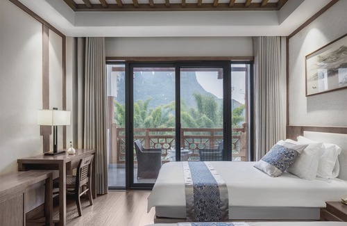 Yangshuo Hotel | Yangshuo Picturesque Resort - Free Yangshuo Train Station Pick Up and Drop Off -close to Xingping