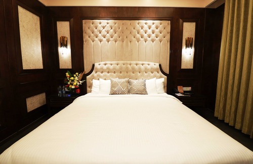 Mira Road East Hotel | Seven Eleven Hotels and Club