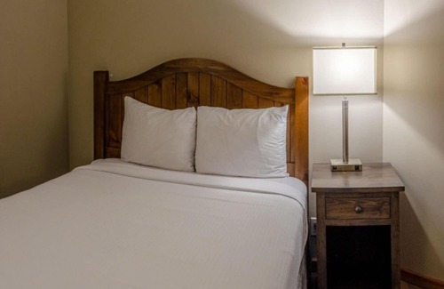 Sun Peaks Hotel | Cahilty Lodge