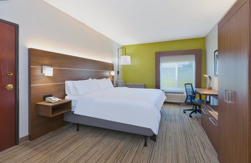 Three Rivers Hotel | Holiday Inn Express and Suites Three Rivers by IHG