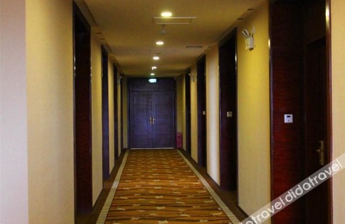 Wuhan Hotel | F World Conference Center Hotel (Wuhan Tianhe Airport Julong Avenue Subway Station Branch)