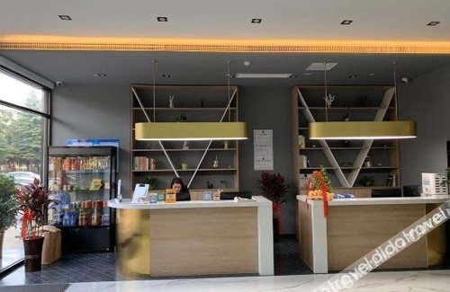 Yijiang District Hotel | Yibai Liangpin hotel(Wuhu High-tech Zone University City Store)