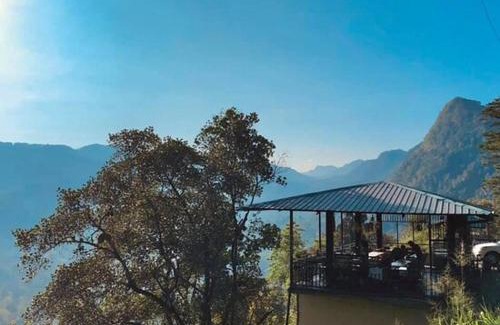 Ginigathena Hotel | Tree Houses by Jungle River
