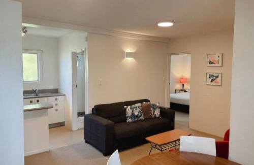 Mount Albert Hotel | Mt Albert Motor Lodge