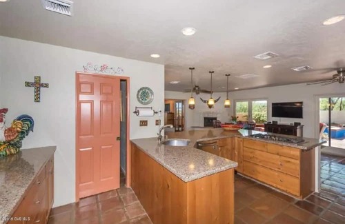 Montana Vista House | Green Valley, Gorgeous Mtn Views, Private pool