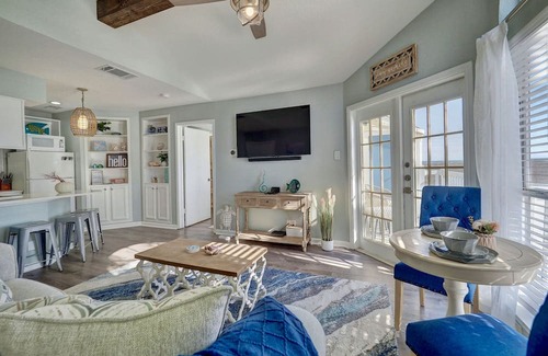 Corpus Christi Condo | Ocean Views - Lake Front Condo walking distance to the Beach!
