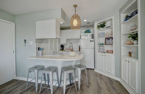 Corpus Christi Condo | Ocean Views - Lake Front Condo walking distance to the Beach!