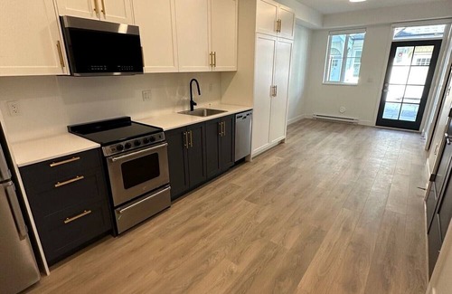 Coquitlam House | Quiet and convenient Suite with 2 Beds