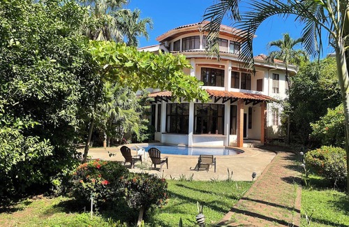 Tamarindo House | Spacious house just 4 blocks from the beach and center of town