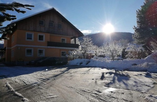 Sankt Lorenzen ob Murau Apartment | Nr. 2 Doppelzimmer mit Balkon, Bad und WC - Privatpension Hedi