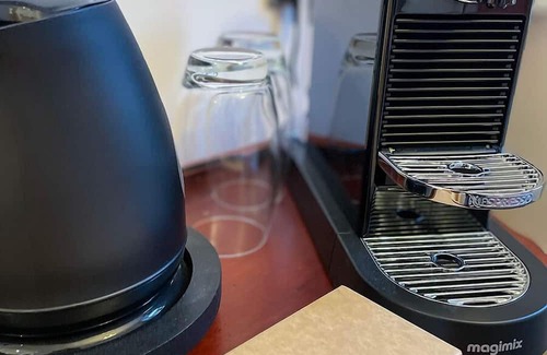 Padfield Apartment | Located in the heart of Glossop in the High Peak, Westwood Boutique Aparthotel combines comfort with convenience. Set against the breathtaking backdrop of the Peak District.