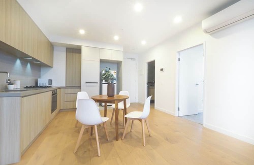 Clayton South Apartment | Heart of clayton 2BR2BA near Monash Uni Parking