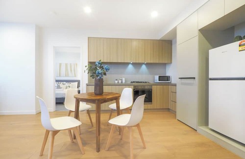 Clayton South Apartment | Heart of clayton 2BR2BA near Monash Uni Parking