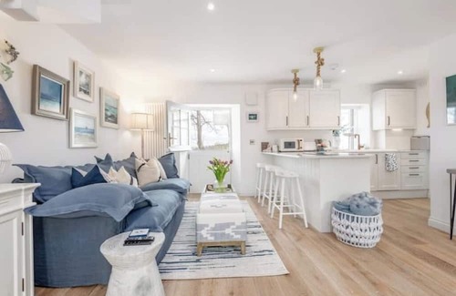 North Berwick Cottage | Coastal Cottage in North Berwick with Garden & Golf Course Views