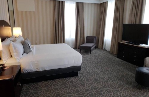Manchester Hotel | Luxury Resort Stay: Pool, Spa, Golf, Trails & Village Access
