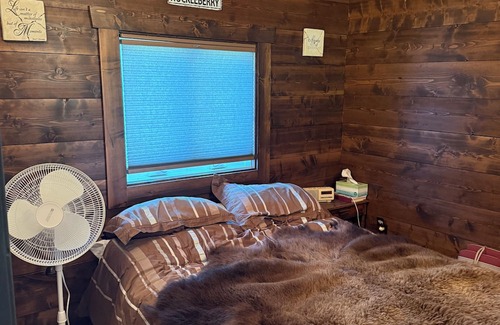 Bouvet Island Hotel | Quiet rural cabin next to Codette Lake