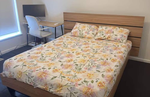 Ivanhoe Apartment | Spacious Room in Ivanhoe, Melbourne