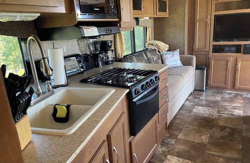 Se Ree House | Living the Lake Life 2 Bedroom Camper at Rough River Lake