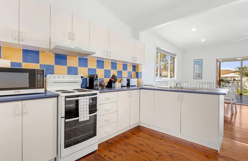 Callala Beach House | Barronstown - Pet Friendly with Fire Pit