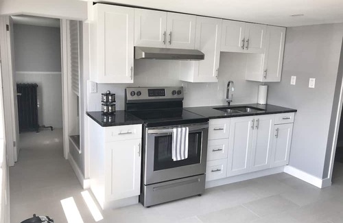 Walkerville Apartment | Modern Comfort Meets Convenience – 3BD-2BA Apartment in Windsor