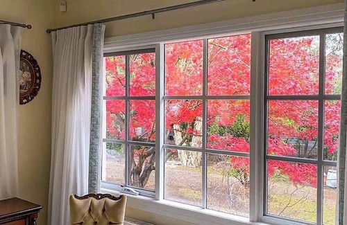 North Warrandyte House | Serene & Classic Family Retreat by the Yarra