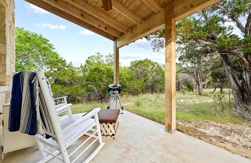 Dripping Springs Cottage | Cozy Spacious Studio Cottage for a Peaceful Romantic Escape to Texas Hill Country near Dripping Springs, Texas