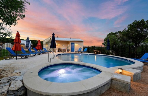 Dripping Springs Cottage | Cozy Spacious Studio Cottage for a Peaceful Romantic Escape to Texas Hill Country near Dripping Springs, Texas