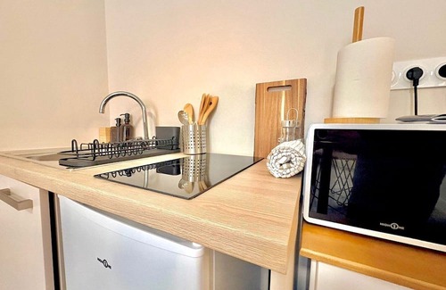 Nimes City Centre Apartment | Hôtel Boudon 4, Luxury 1BR in Écusson