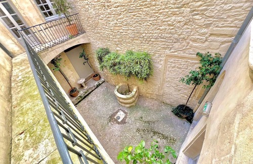 Nimes City Centre Apartment | Hôtel Boudon 4, Luxury 1BR in Écusson