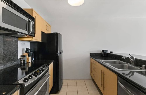 Downtown Honolulu Apartment | Downtown Honolulu | AC, W/D, Free Parking, Kitchen