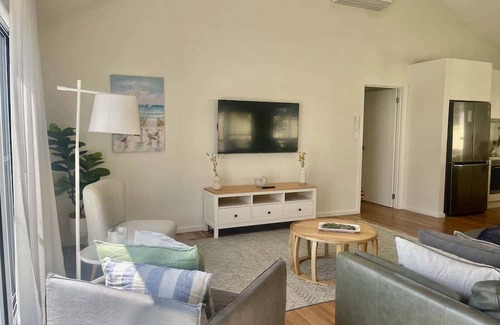 Waterhouse House | The Salty Olive - WiFi, Pet Friendly Outside