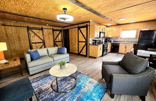 Quitman Cabin | Beautiful Rustic Wooden Cabin in Quitman, Mississippi