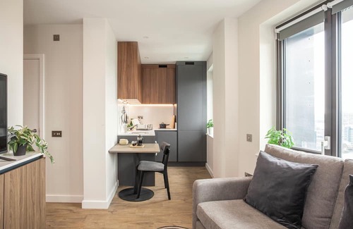 Fairfield Apartment | StayCozy in Croydon