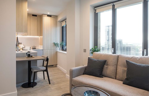 Fairfield Apartment | StayCozy in Croydon