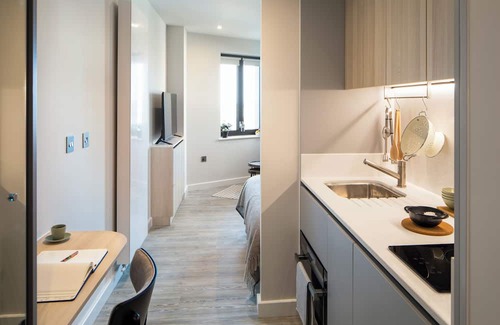 Fairfield Apartment | StayCozy in Croydon