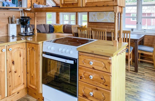 Heroy House | Gorgeous home in Leinøy with house sea view