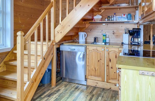 Heroy House | Gorgeous home in Leinøy with house sea view