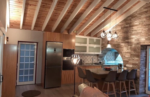 Altares House | Holiday Home 'Casa Das Cales' with Sea View, Wi-Fi and Air Conditioning