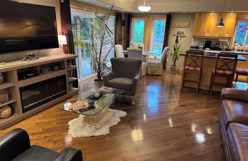 Scugog House | Scugog Island- Lake access! 4-bedroom house in charming Port Perry fitness room