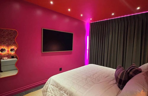 Cherokee Triangle Hotel | Hotel Hilo - Room 204