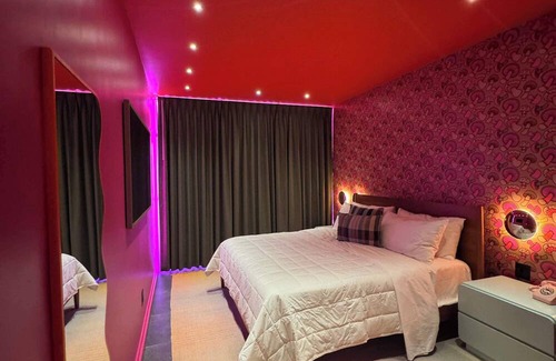 Cherokee Triangle Hotel | Hotel Hilo - Room 204